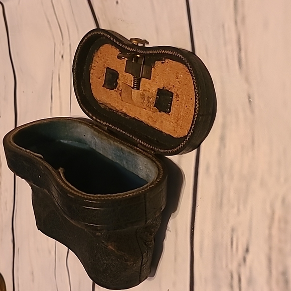 Antique Mother of Pearl Opera Glasses with Case - Picture 5 of 7